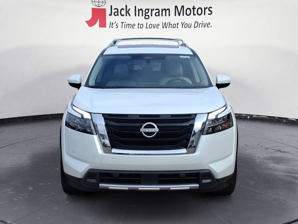 New 2025 Nissan Pathfinder SL image 8