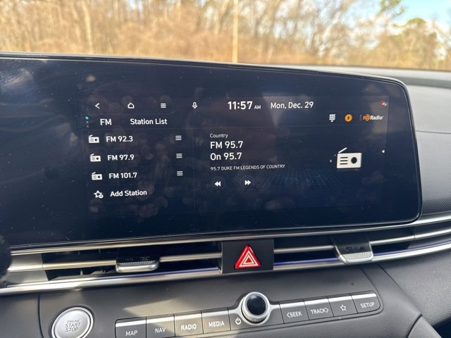 Used 2025 Hyundai Elantra SEL image 16