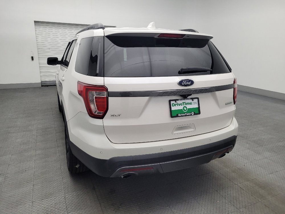 Used 2017 Ford Explorer XLT w/ Equipment Group 202A image 6
