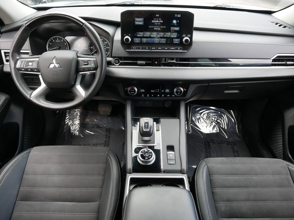 Used 2023 Mitsubishi Outlander SE AWD/4WD image 17