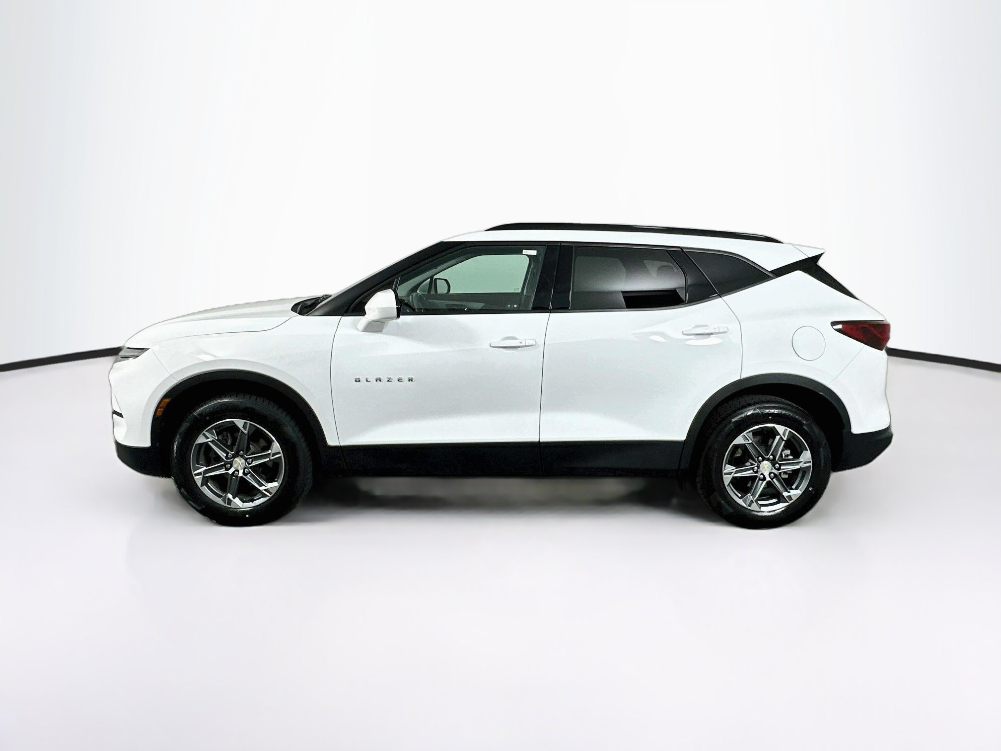 Used 2024 Chevrolet Blazer LT w/ Convenience Package FWD image 4