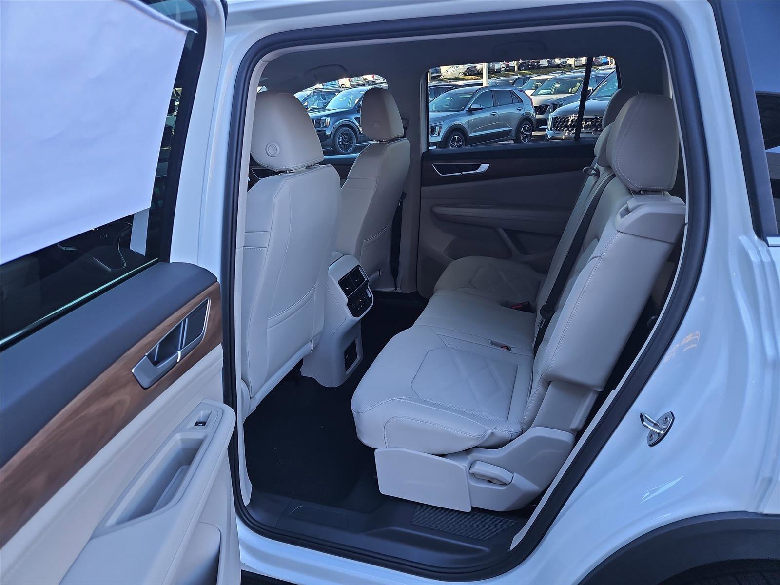 New 2026 Volkswagen Atlas SE image 24