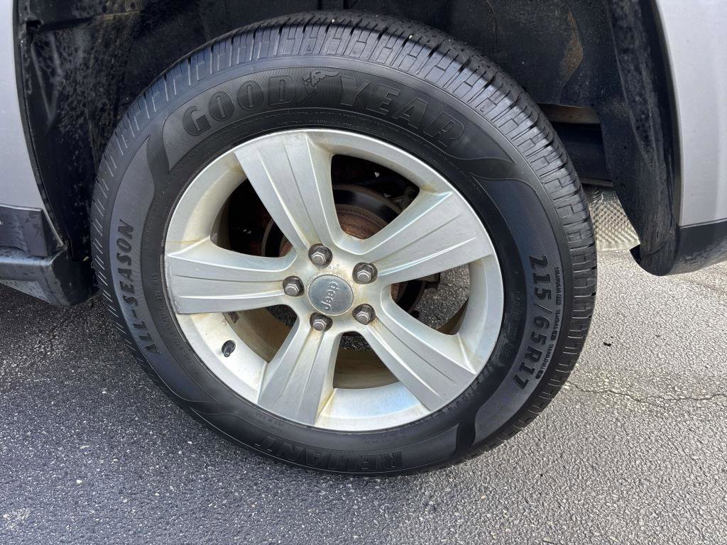 Used 2014 Jeep Compass Latitude w/ All Weather Capability Group image 6