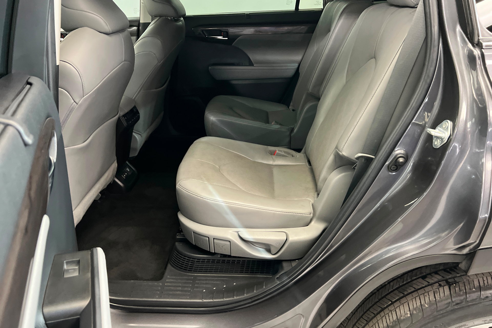 Used 2022 Toyota Highlander Platinum AWD/4WD image 22
