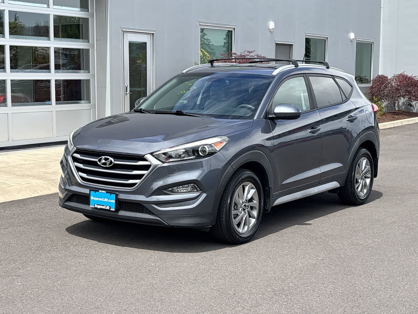 Used 2017 Hyundai Tucson SE w/ SE Popular Package 02