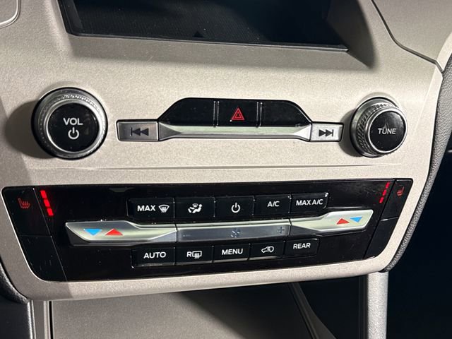 Used 2023 Ford Explorer XLT image 35