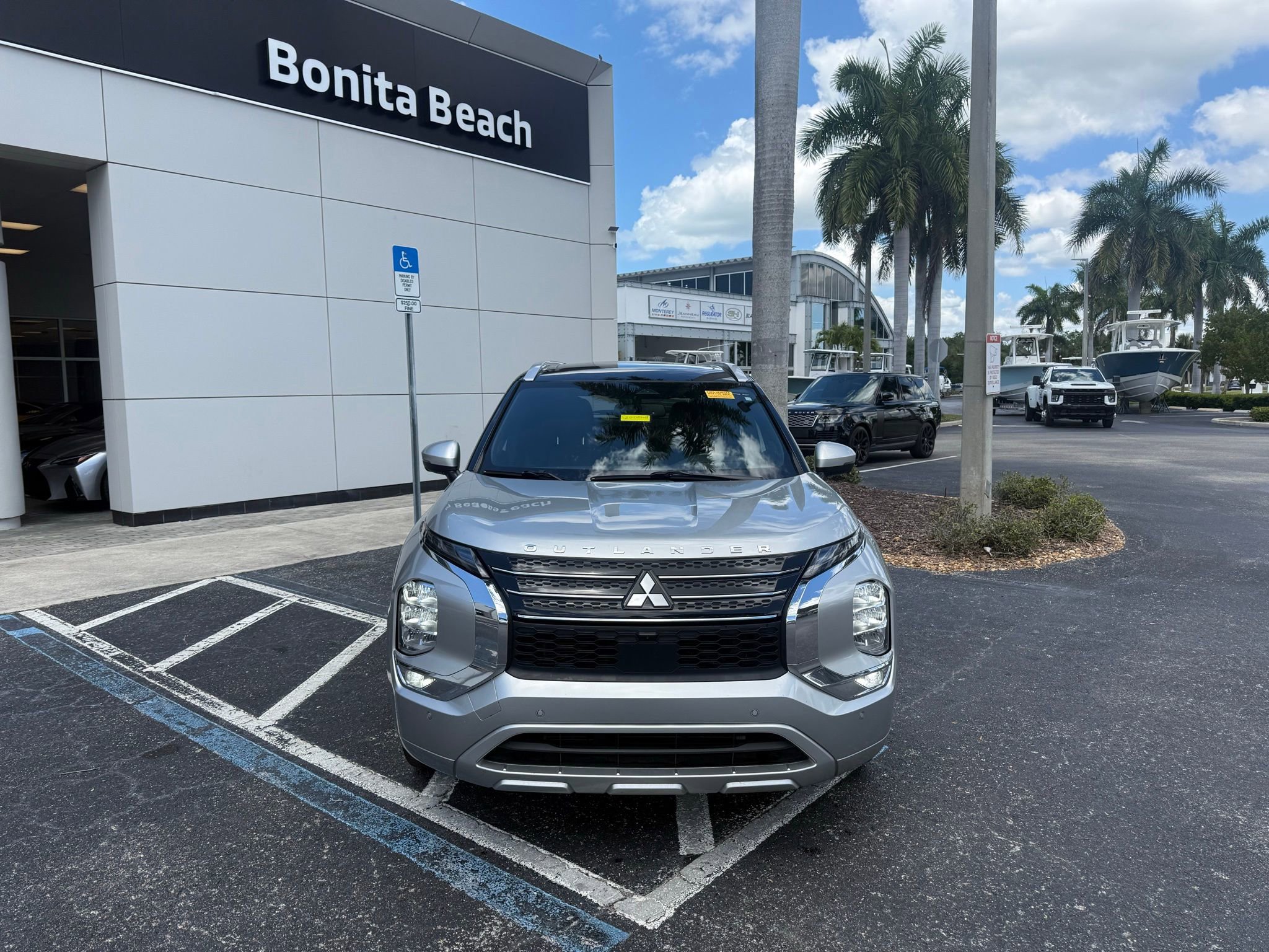 Used 2023 Mitsubishi Outlander SEL image 2