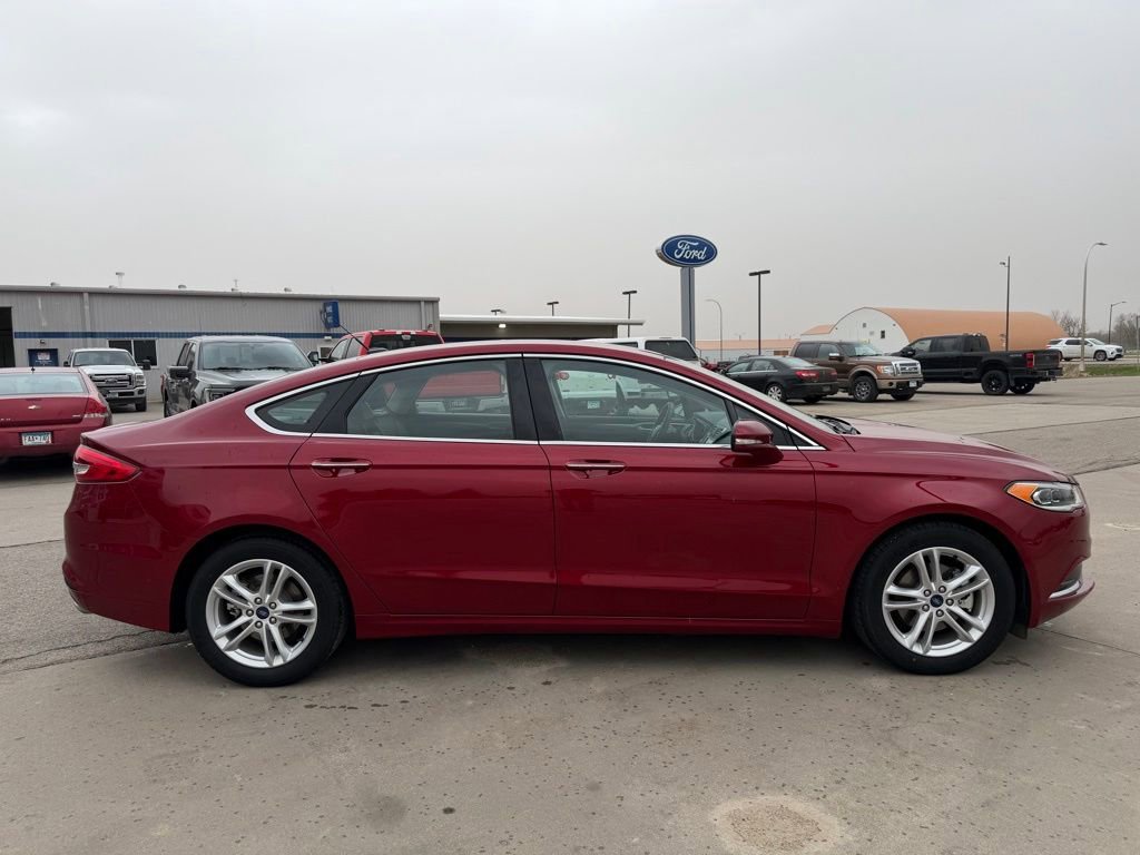 Used 2018 Ford Fusion SE w/ Fusion SE Technology Package FWD image 6