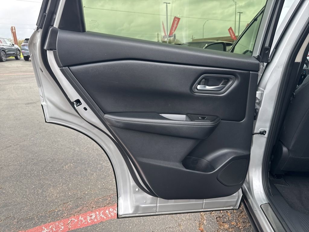 Used 2024 Nissan Rogue SV image 30