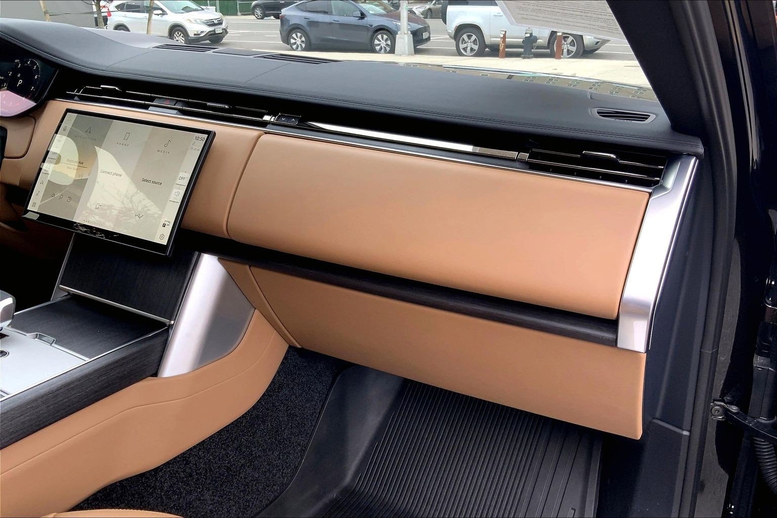 Used 2025 Land Rover Range Rover Long Wheelbase SE image 18