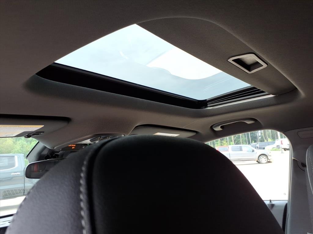 New 2026 Chevrolet Trax RS w/ Sunroof Package image 16