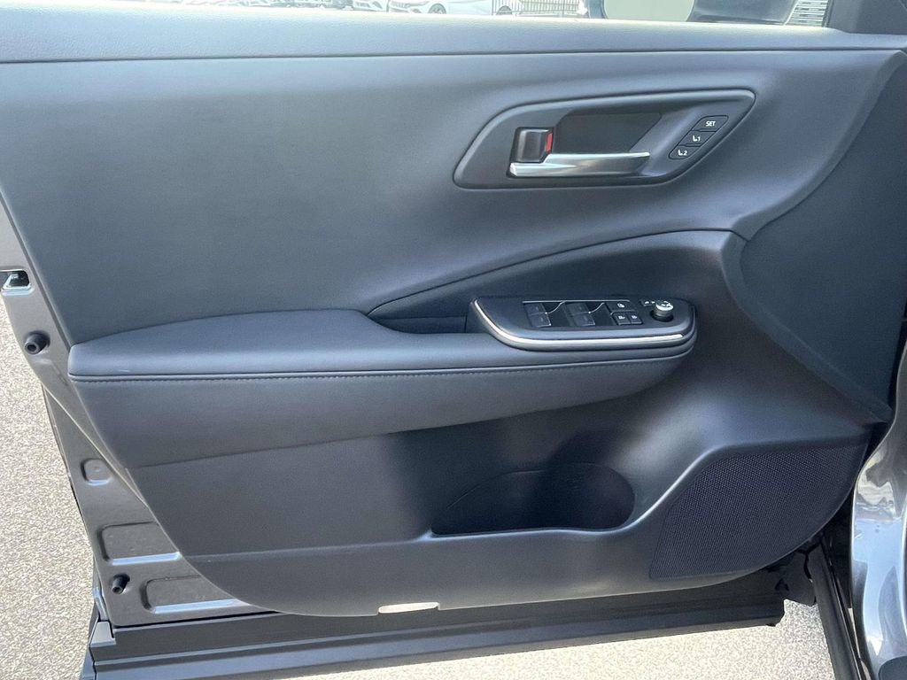 Used 2023 Toyota Crown Limited image 17