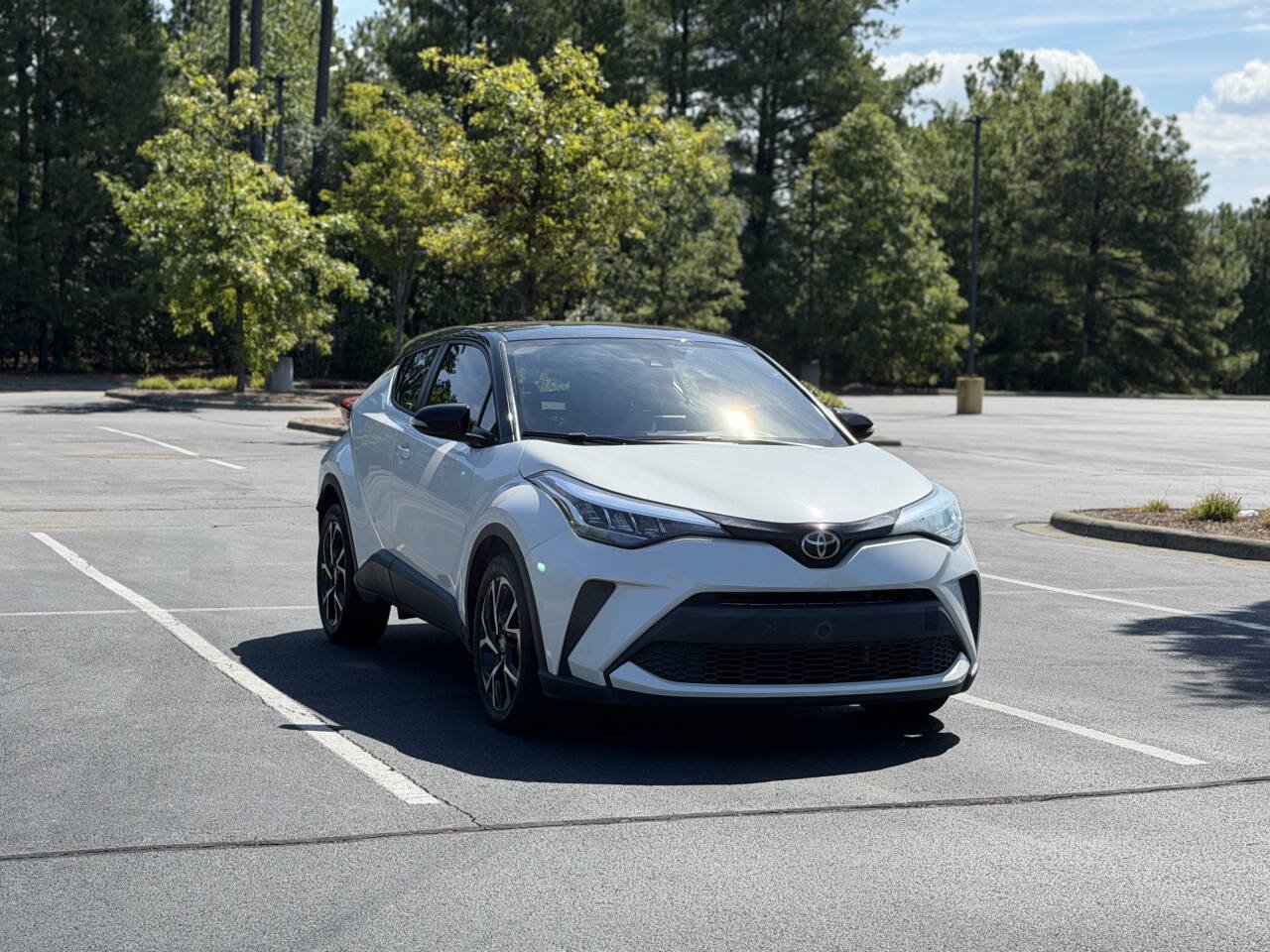 Used 2020 Toyota C-HR XLE FWD image 2