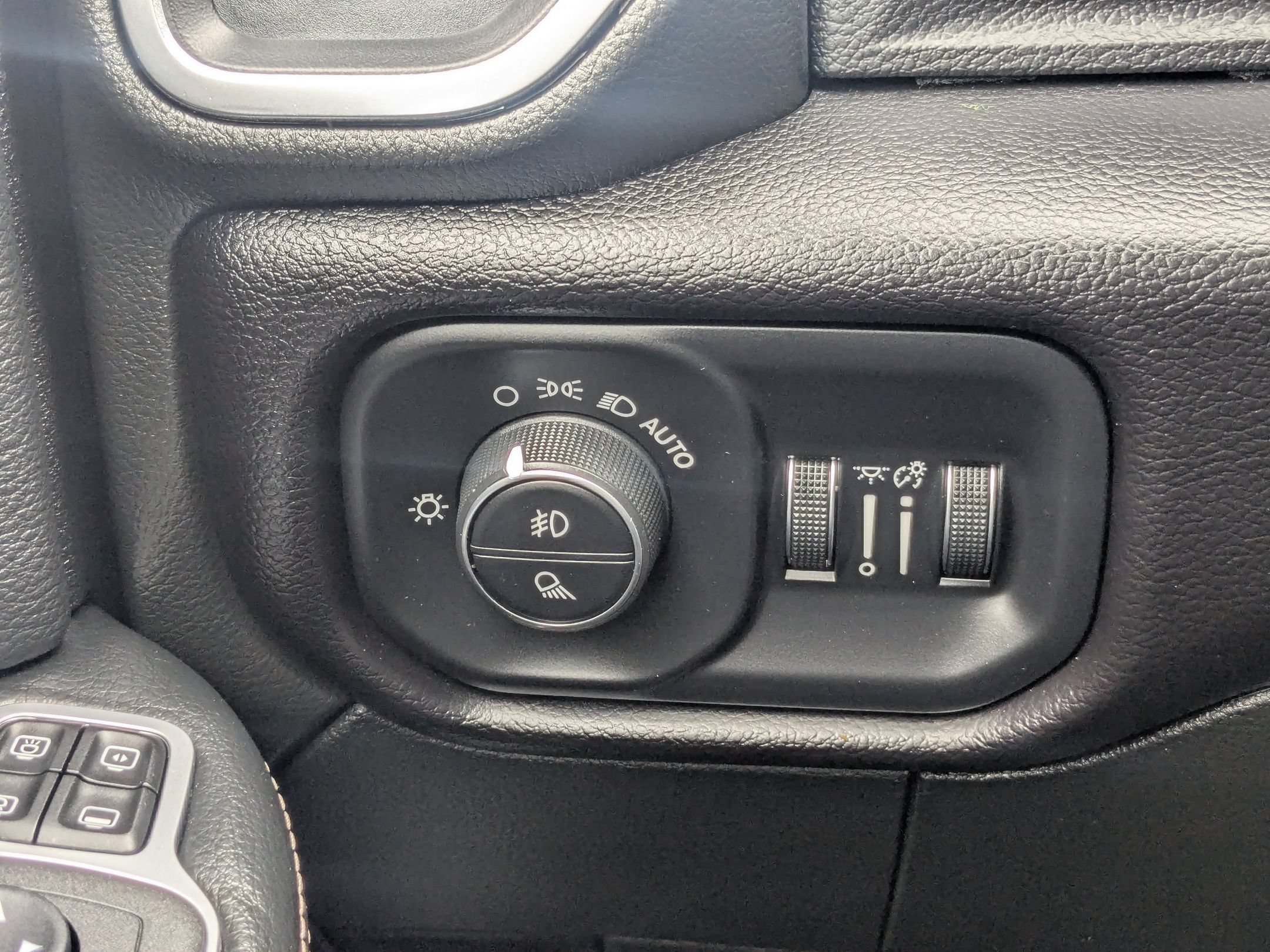 Used 2023 RAM 2500 Laramie AWD/4WD image 21
