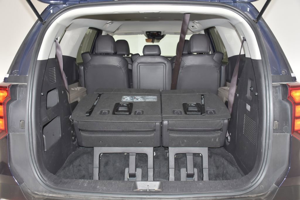 Used 2025 Kia Carnival FWD image 30
