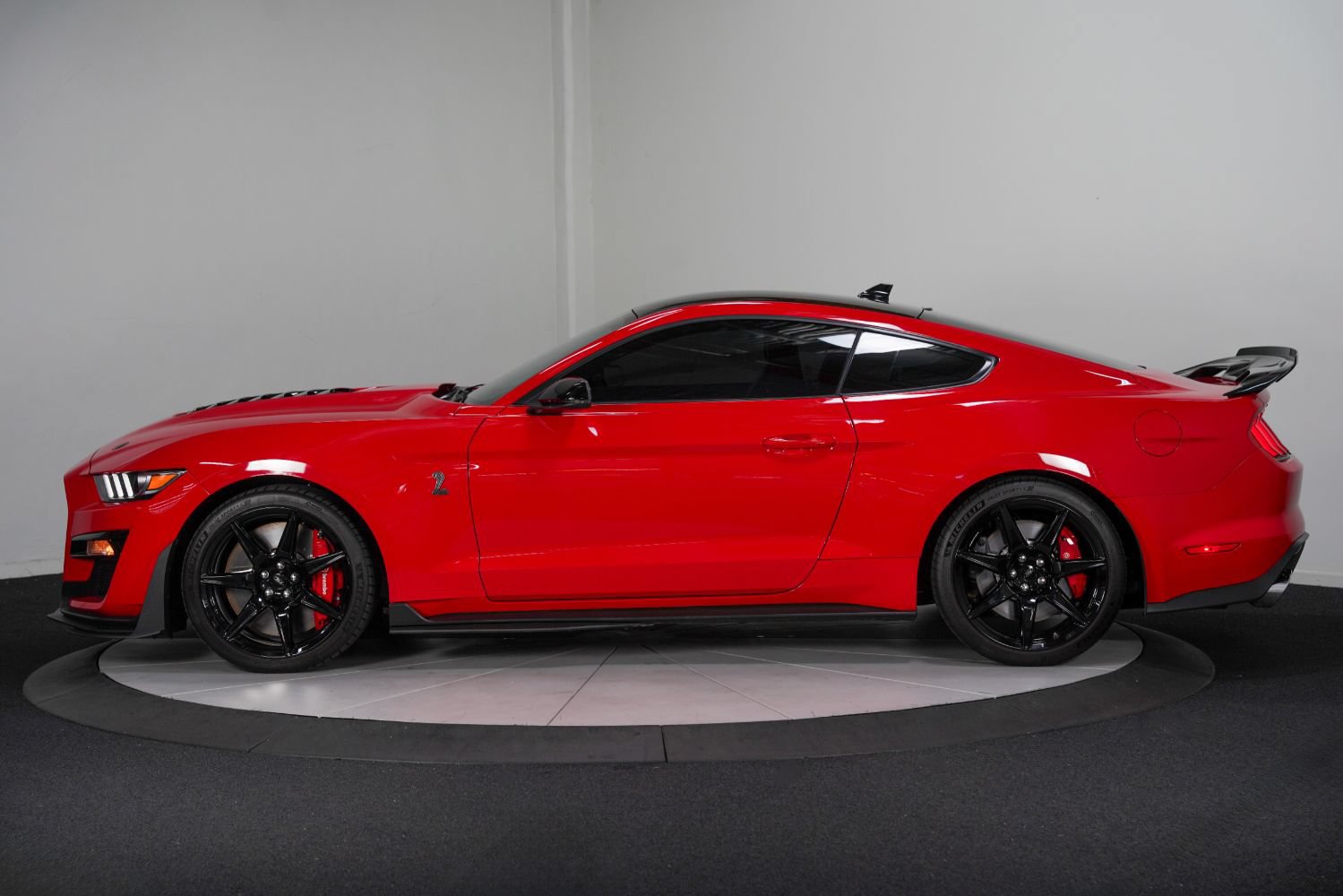 Used 2021 Ford Mustang Shelby GT500 w/ Carbon Fiber Handling Package RWD image 7