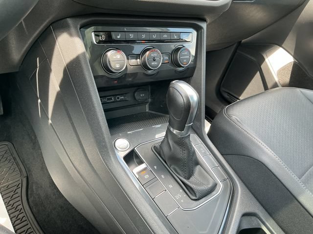 Used 2019 Volkswagen Tiguan SE w/ Panoramic Sunroof Package FWD image 23