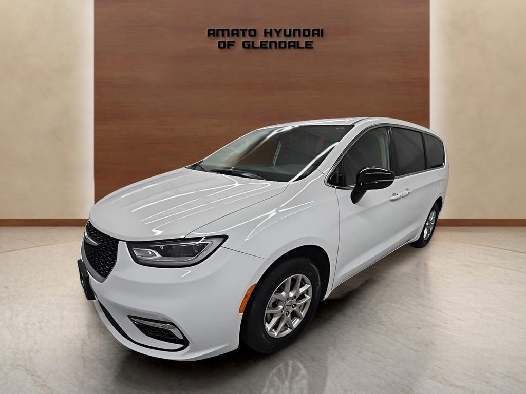 Used 2024 Chrysler Pacifica Touring-L
