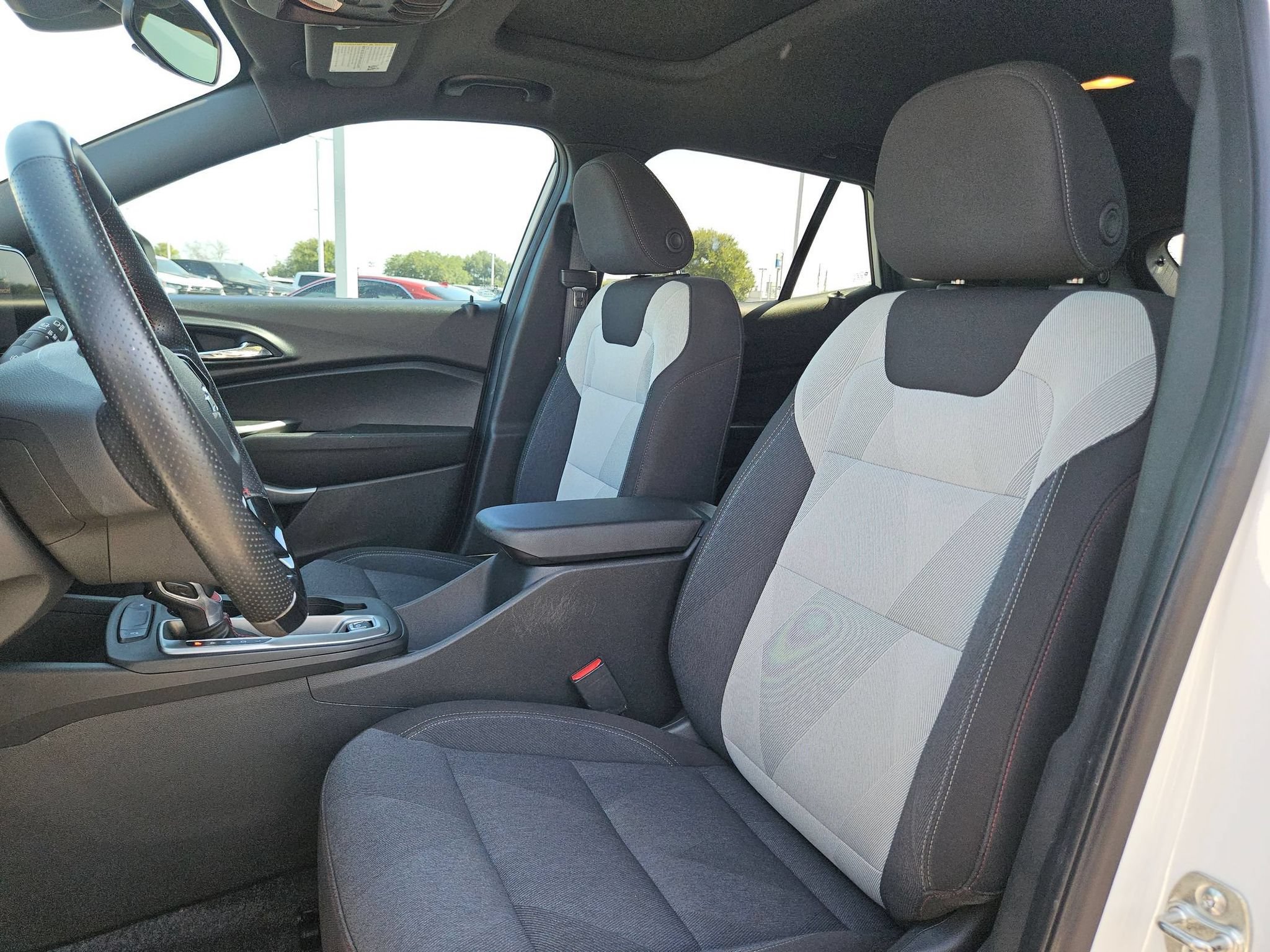 Certified 2025 Chevrolet Trax RS w/ Sunroof Package FWD image 13