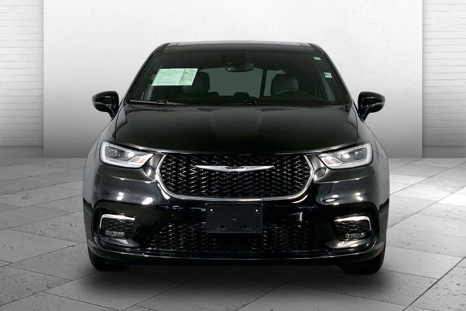 Used 2026 Chrysler Pacifica Select FWD image 2