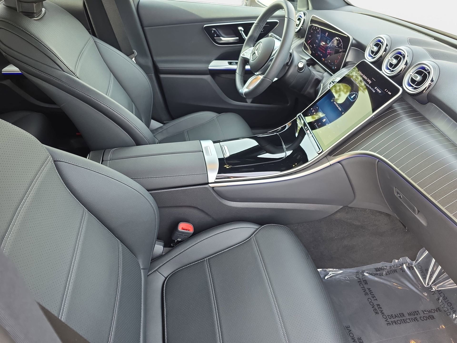 Used 2025 Mercedes-Benz GLC 300 4MATIC image 10