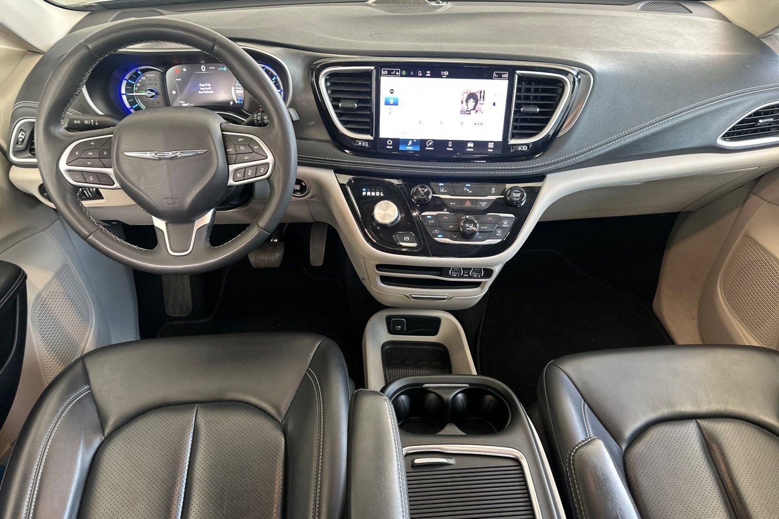 Used 2023 Chrysler Pacifica Touring-L FWD image 13