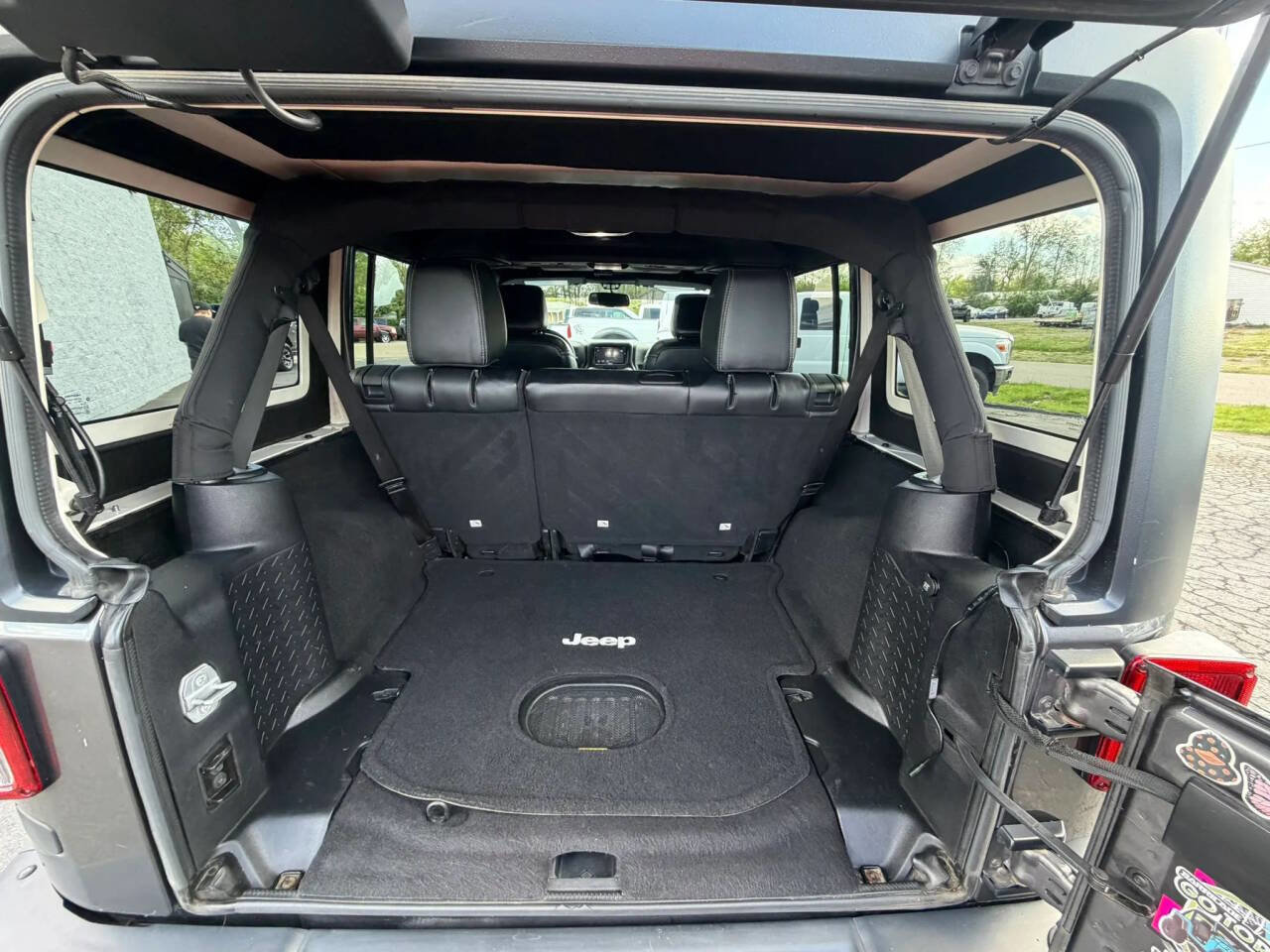 Used 2016 Jeep Wrangler Unlimited Rubicon image 22