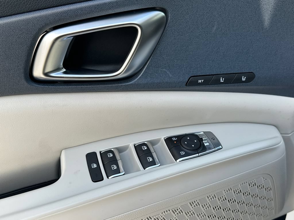 New 2026 Kia Carnival EX FWD image 16