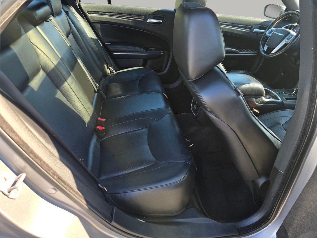 Used 2011 Chrysler 300 C RWD image 25