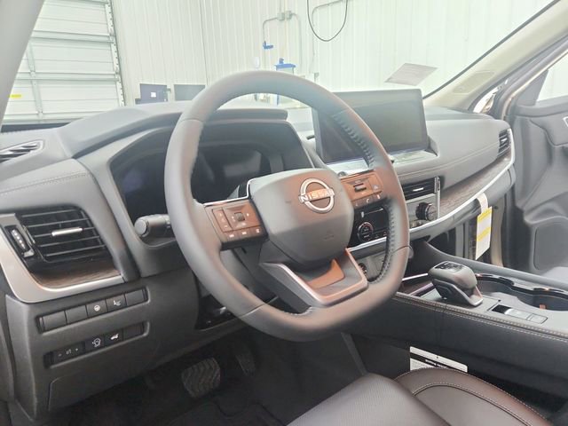 New 2026 Nissan Rogue Platinum image 18