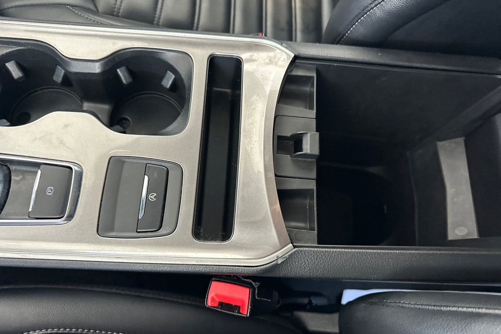 Used 2024 Ford Edge SEL image 32