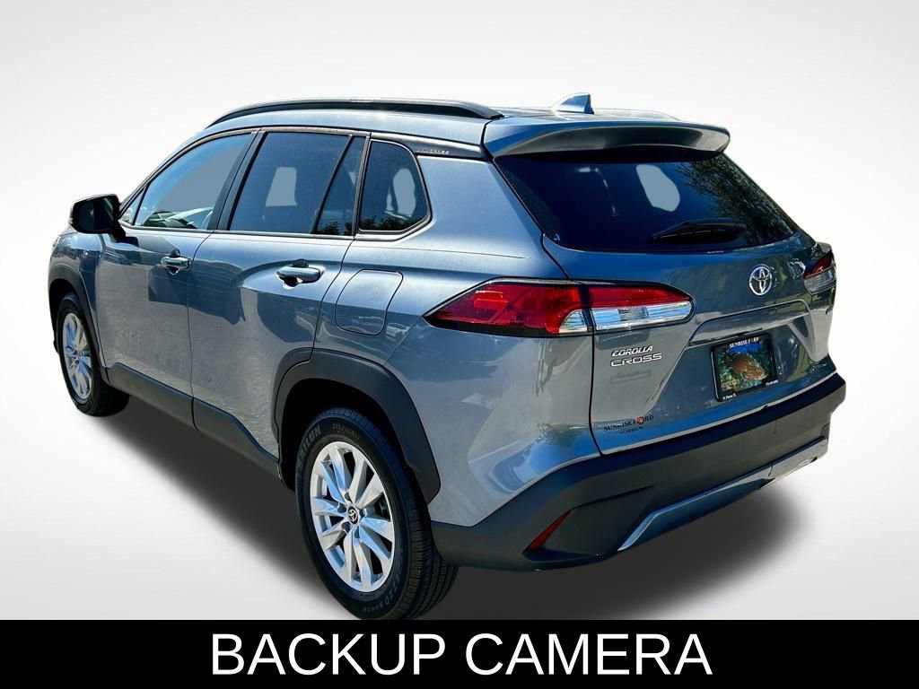 Used 2023 Toyota Corolla Cross LE FWD image 4