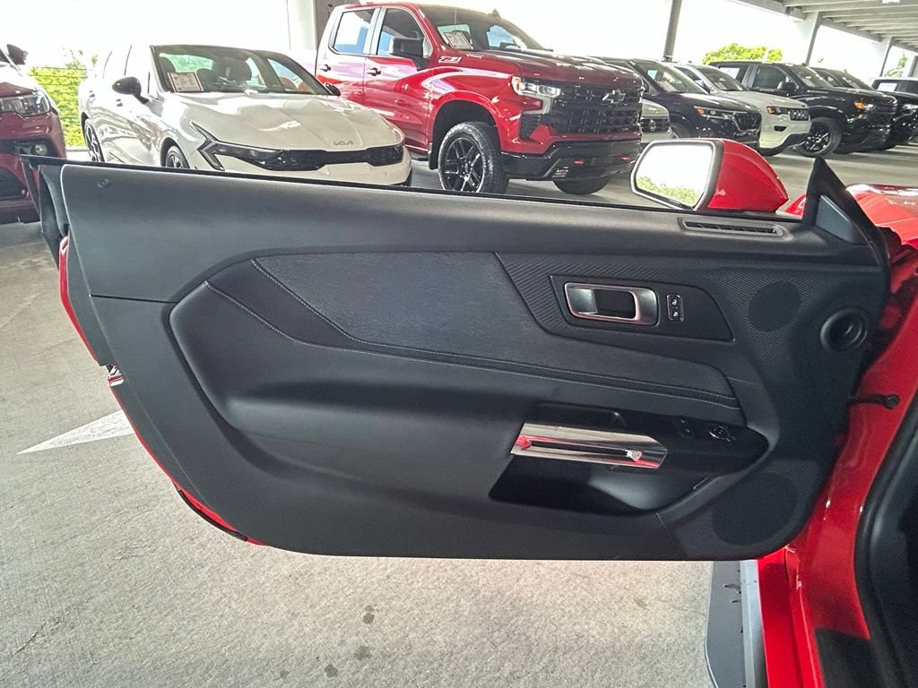 Used 2025 Ford Mustang GT RWD image 11