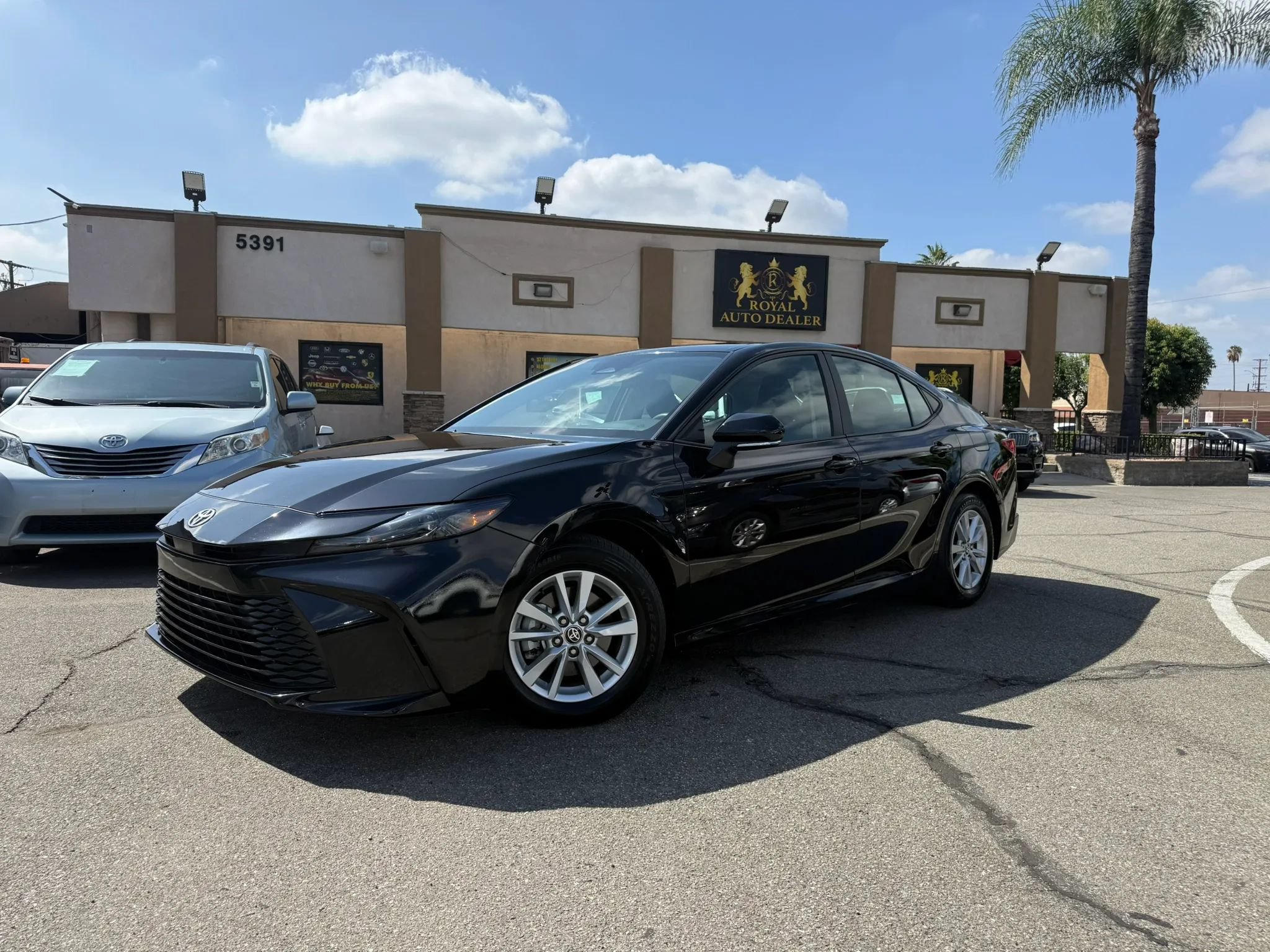 Used 2025 Toyota Camry LE FWD image 1