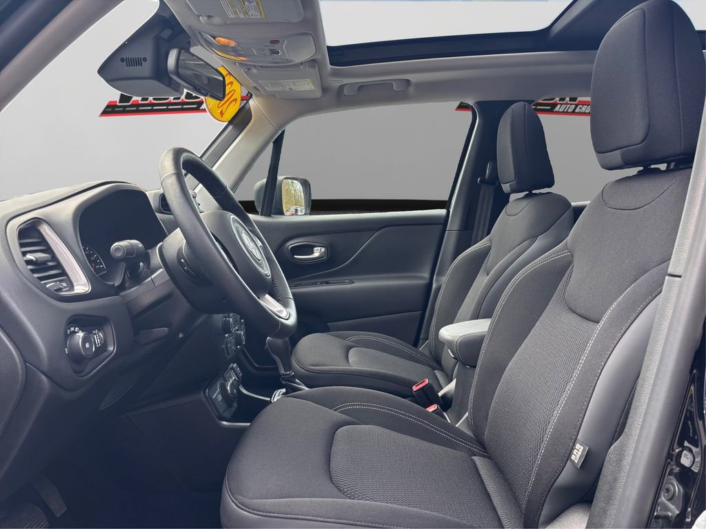 Used 2023 Jeep Renegade Latitude w/ Sun/Sound Group image 9