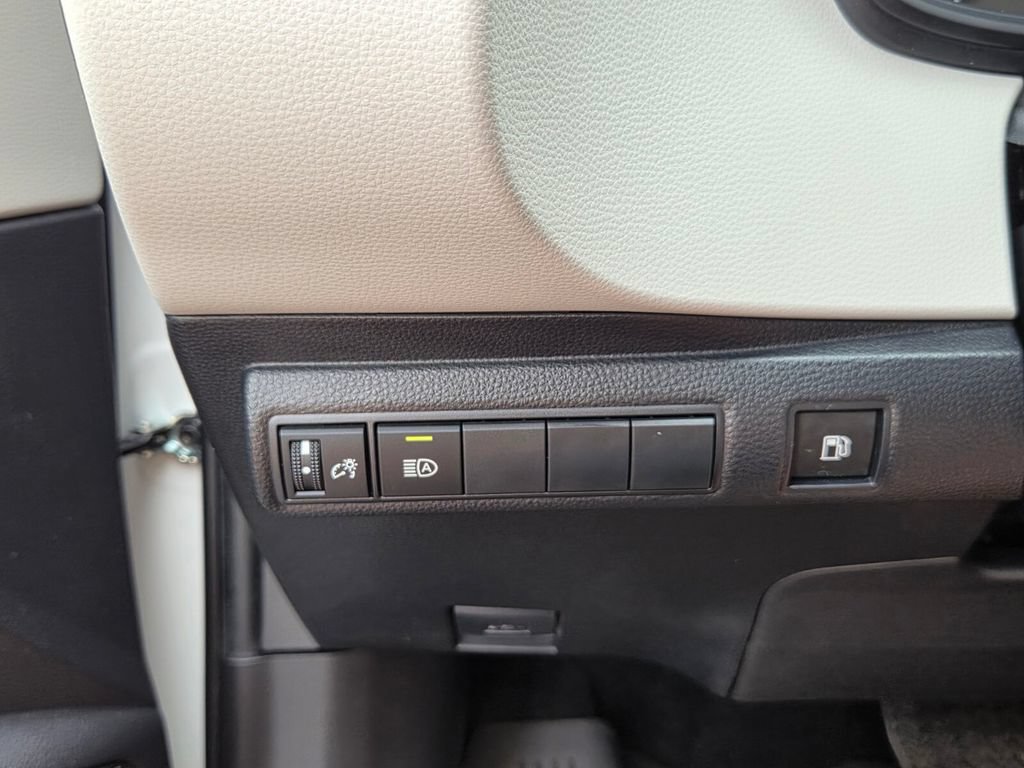 Used 2024 Toyota Corolla LE w/ LE Convenience Package FWD image 27