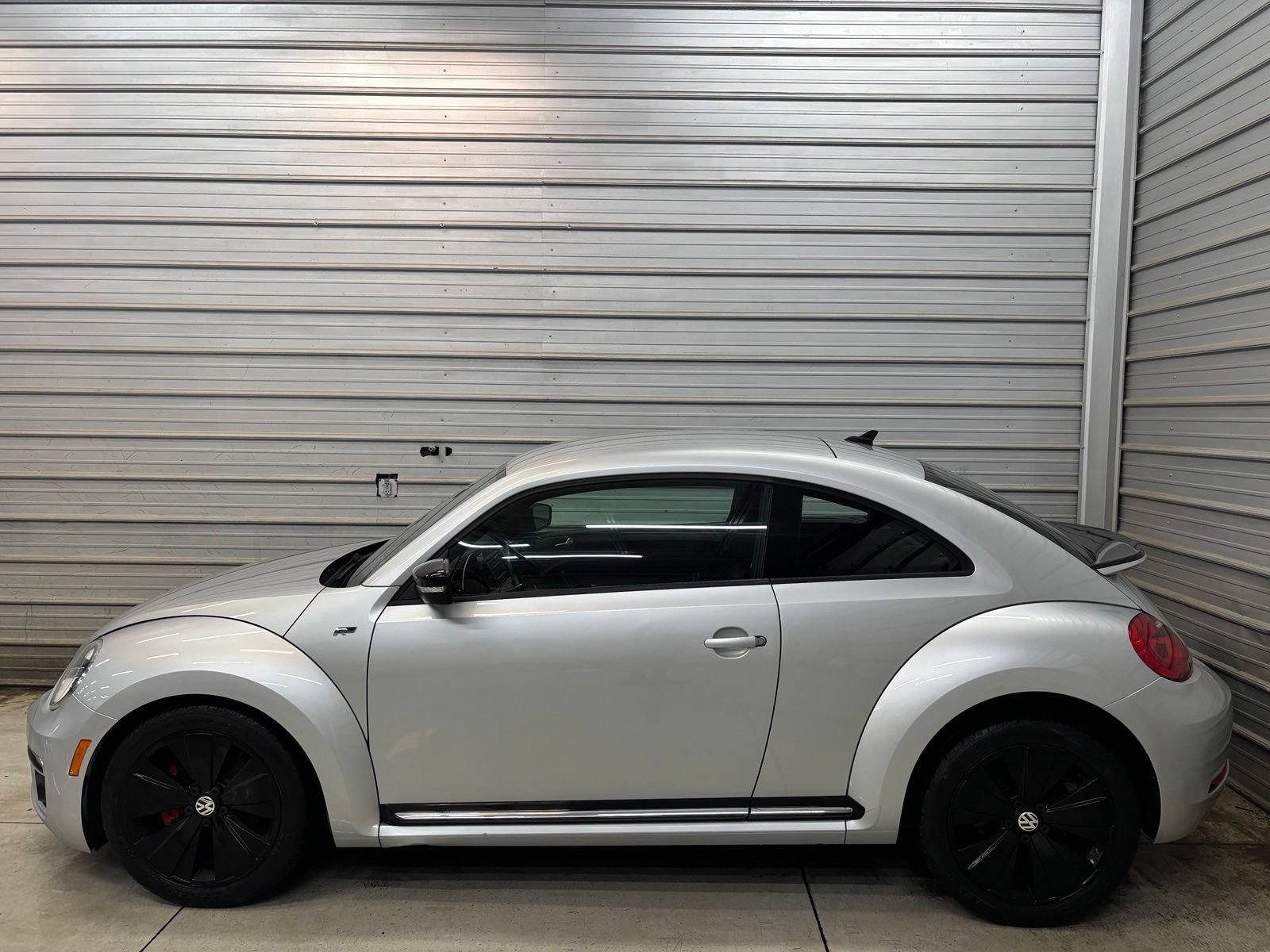 Used 2014 Volkswagen Beetle R-Line FWD image 8