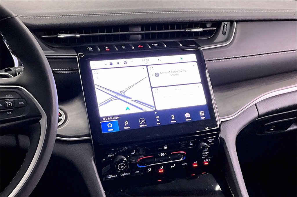 Used 2023 Jeep Grand Cherokee Limited w/ Black Appearance Package image 5