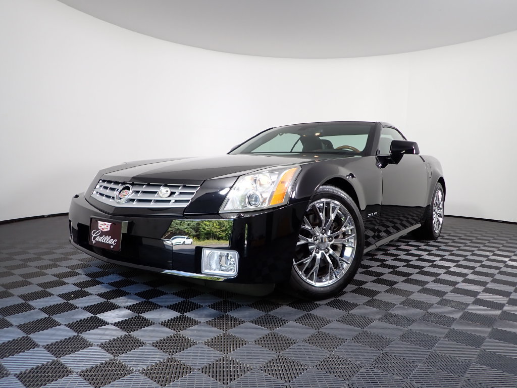 Used 2005 Cadillac XLR RWD image 2