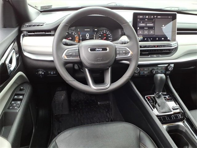 Used 2023 Jeep Compass Limited image 12