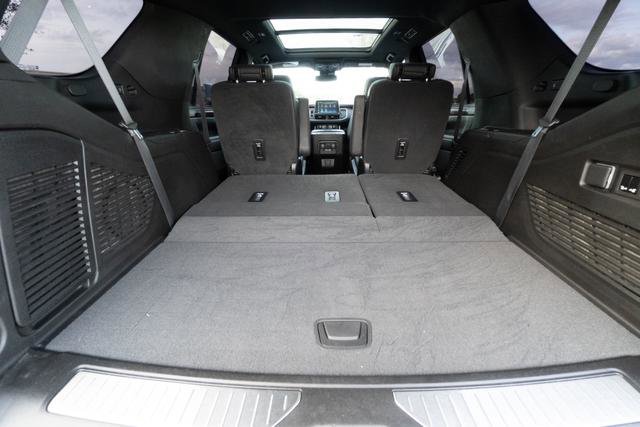 Used 2023 Chevrolet Tahoe Z71 w/ Luxury Package image 33