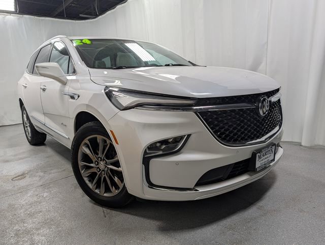 Used 2024 Buick Enclave Avenir w/ Avenir Technology Package image 2