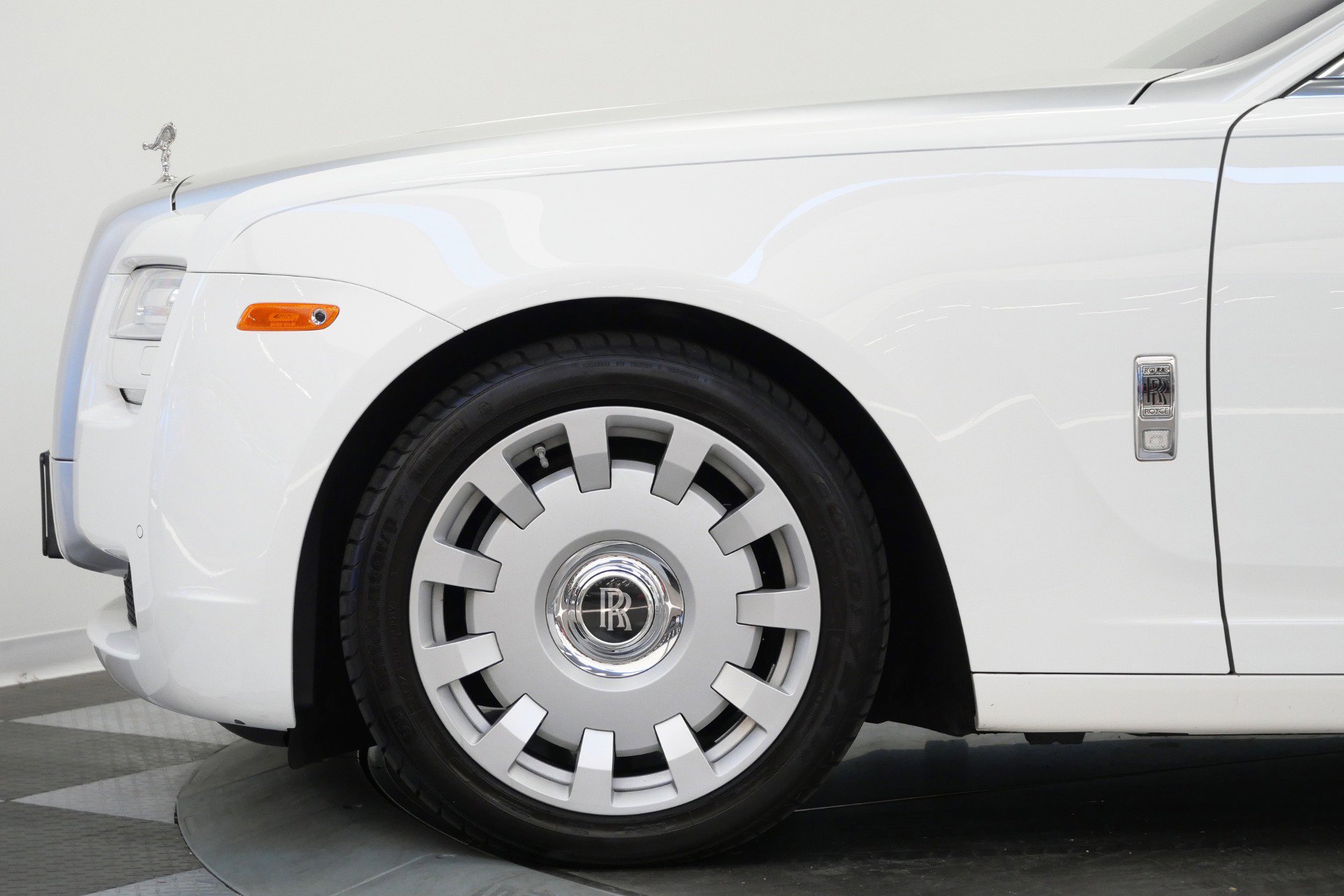 Used 2014 Rolls-Royce Ghost RWD image 46