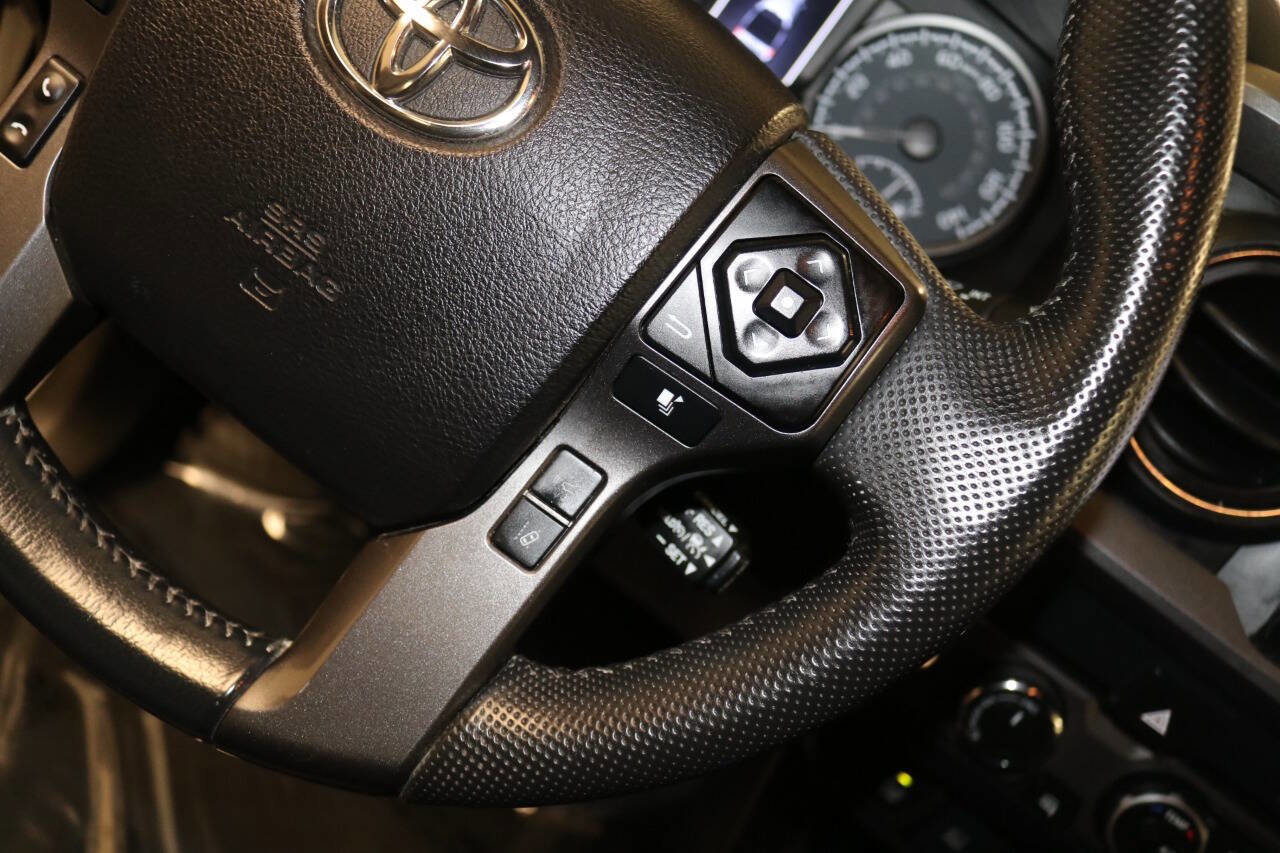 Used 2022 Toyota Tacoma TRD Off-Road image 32