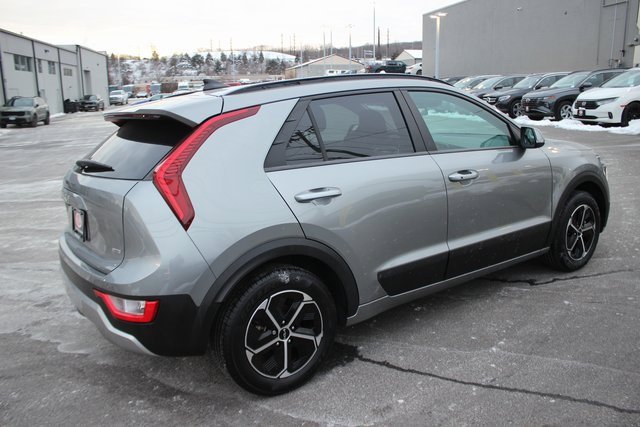 Used 2023 Kia Niro EX image 22