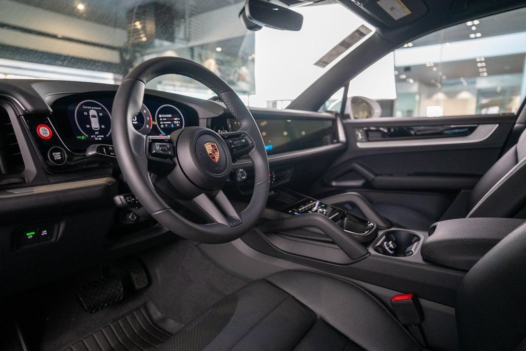 New 2025 Porsche Cayenne AWD/4WD image 4