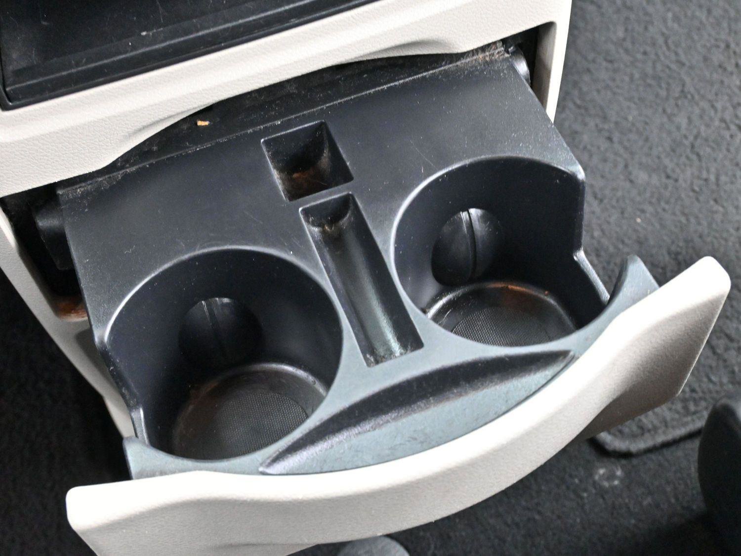 Used 2018 Dodge Grand Caravan SE w/ UConnect Hands-Free Group image 22