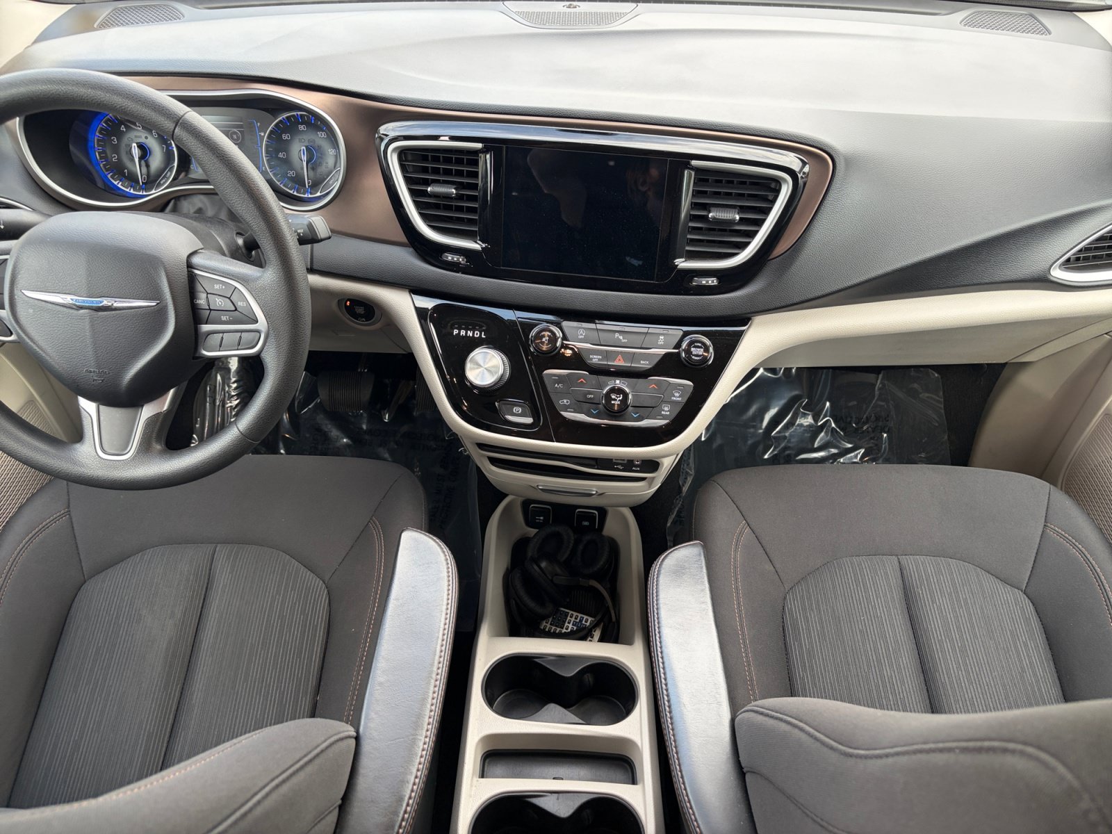 Used 2017 Chrysler Pacifica Touring FWD image 18