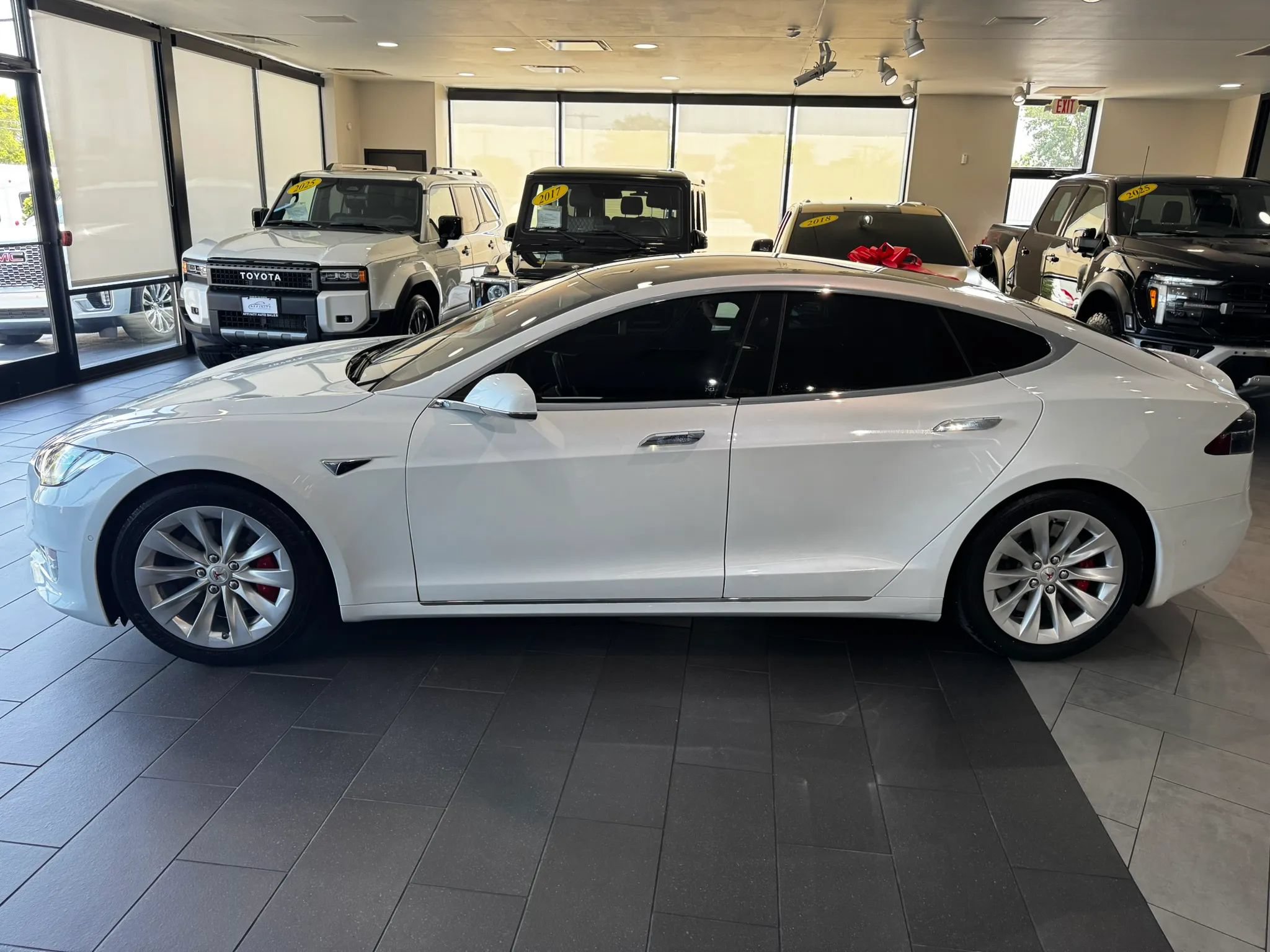 Used 2017 Tesla Model S P100D AWD/4WD image 2