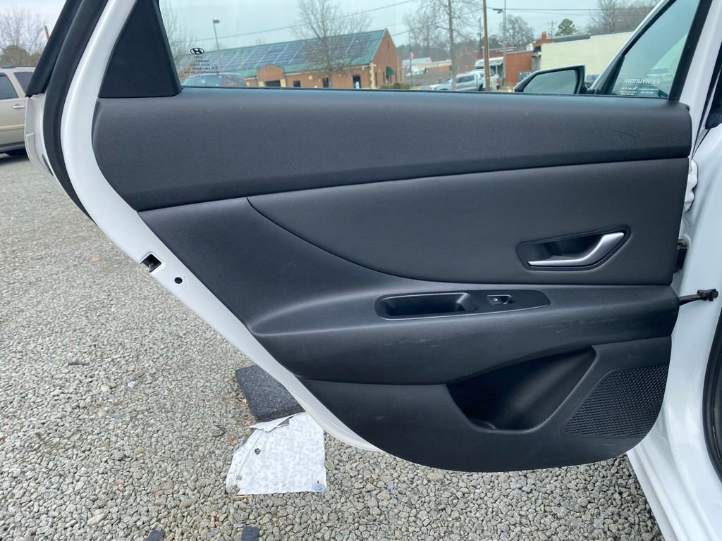 Used 2022 Hyundai Elantra SEL w/ Convenience Package image 14